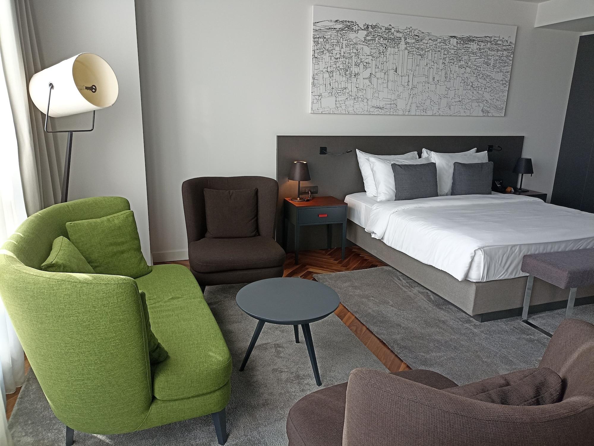 Crowne Plaza By Ihg Отель 4*