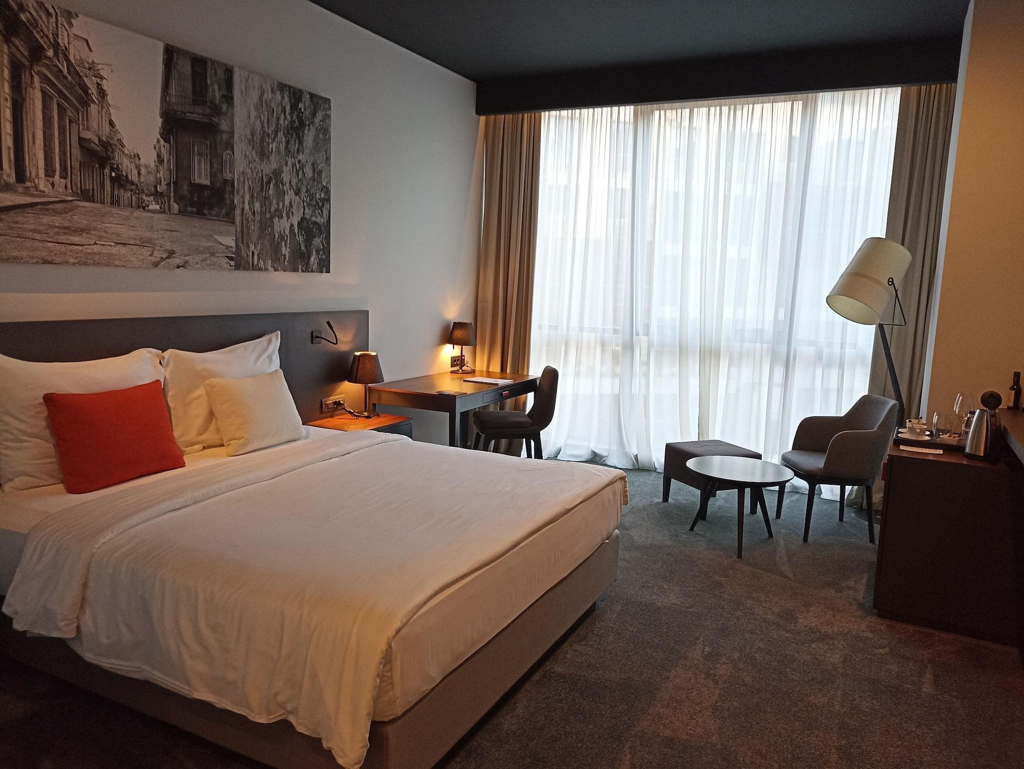 Отель Crowne Plaza By Ihg Подгорица