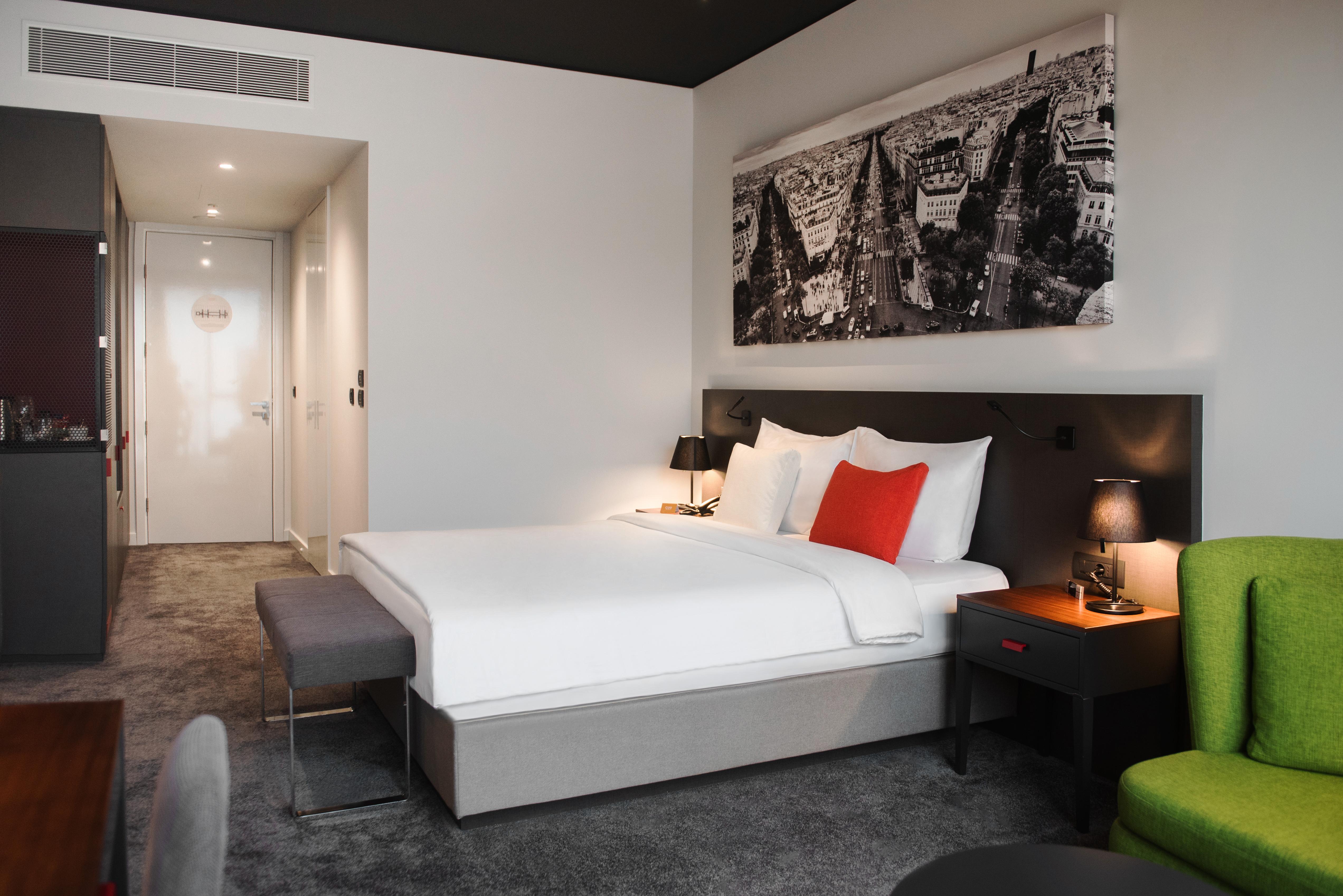 Отель Crowne Plaza By Ihg Подгорица