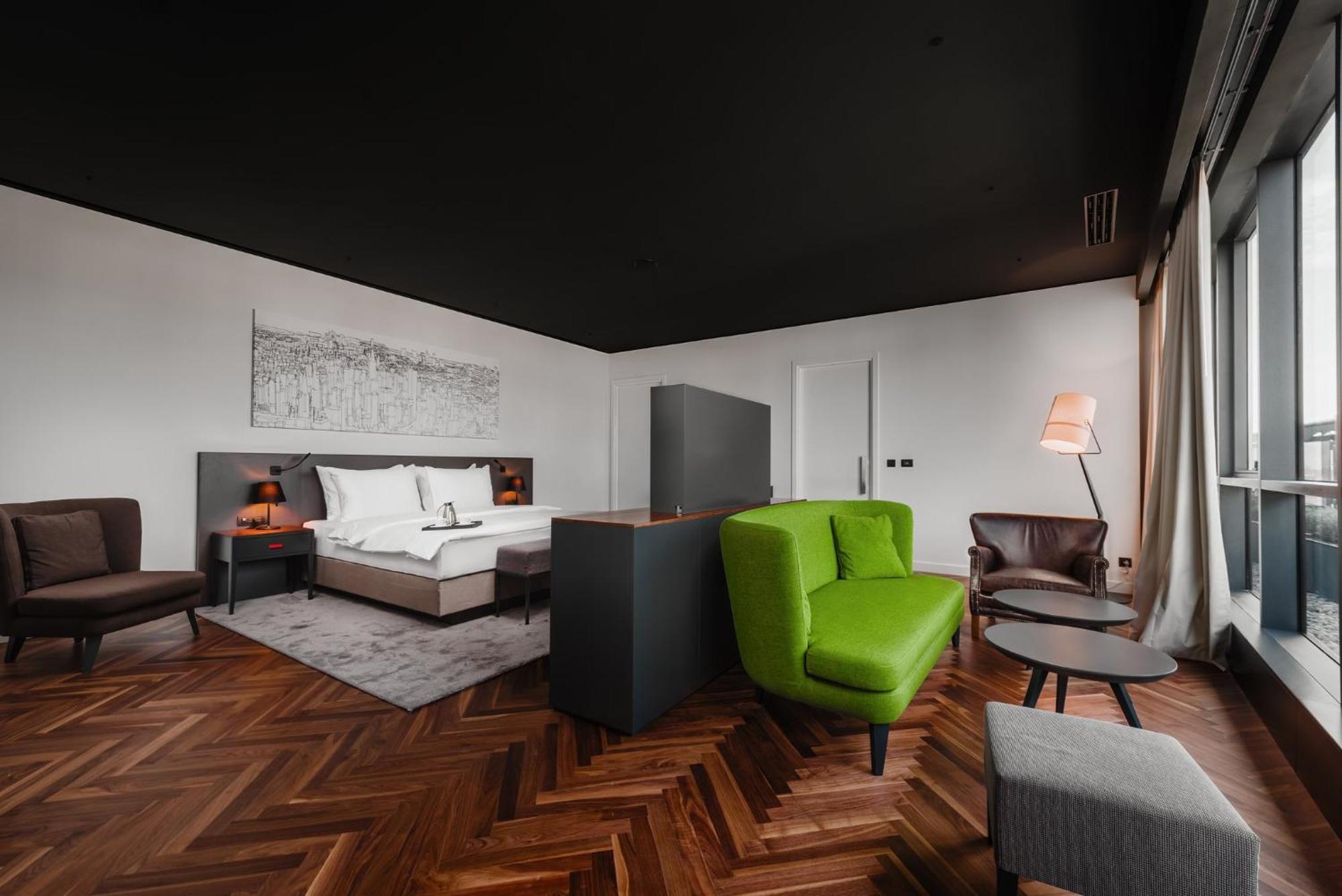 Отель Crowne Plaza By Ihg 4*