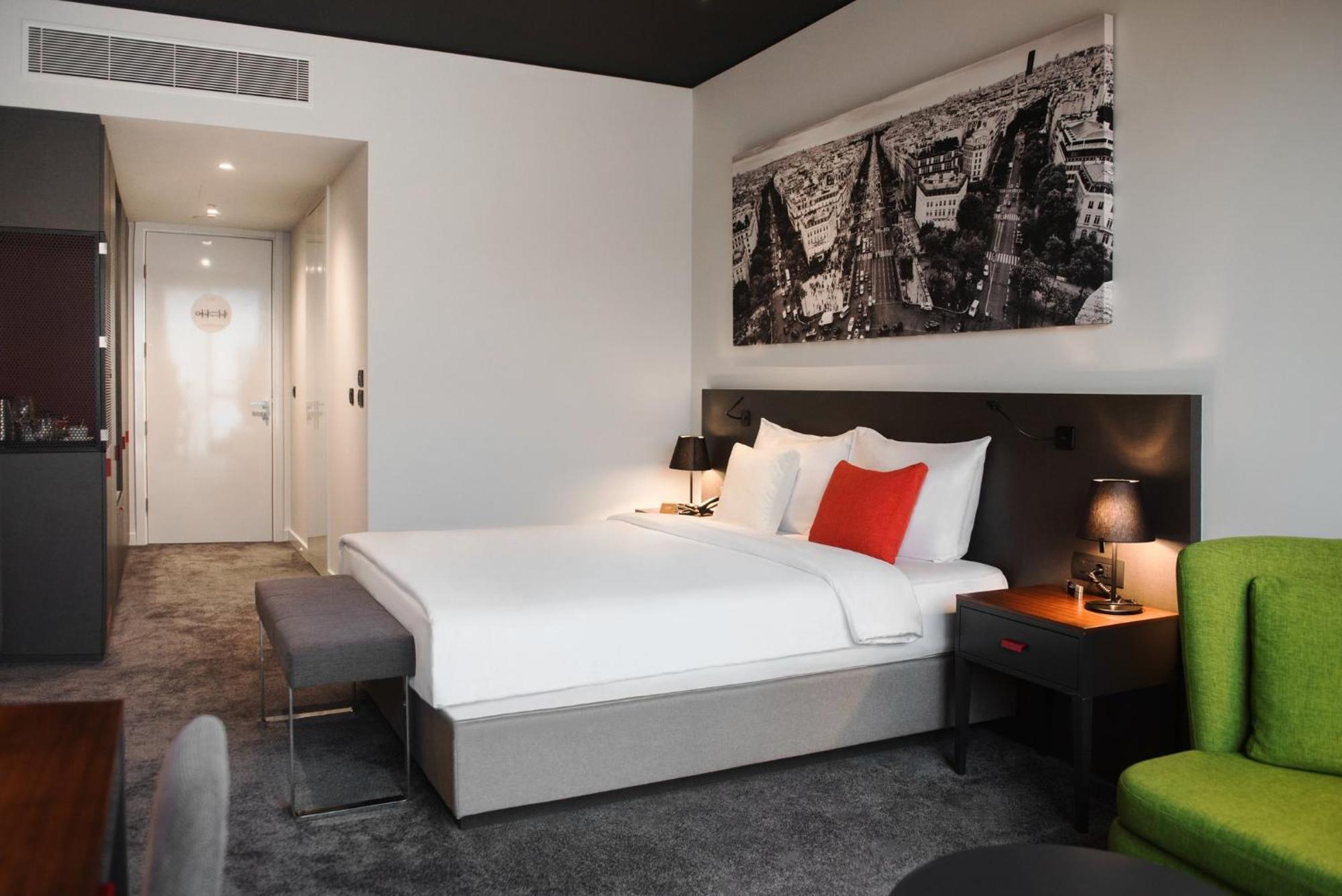 Отель Crowne Plaza By Ihg 4*