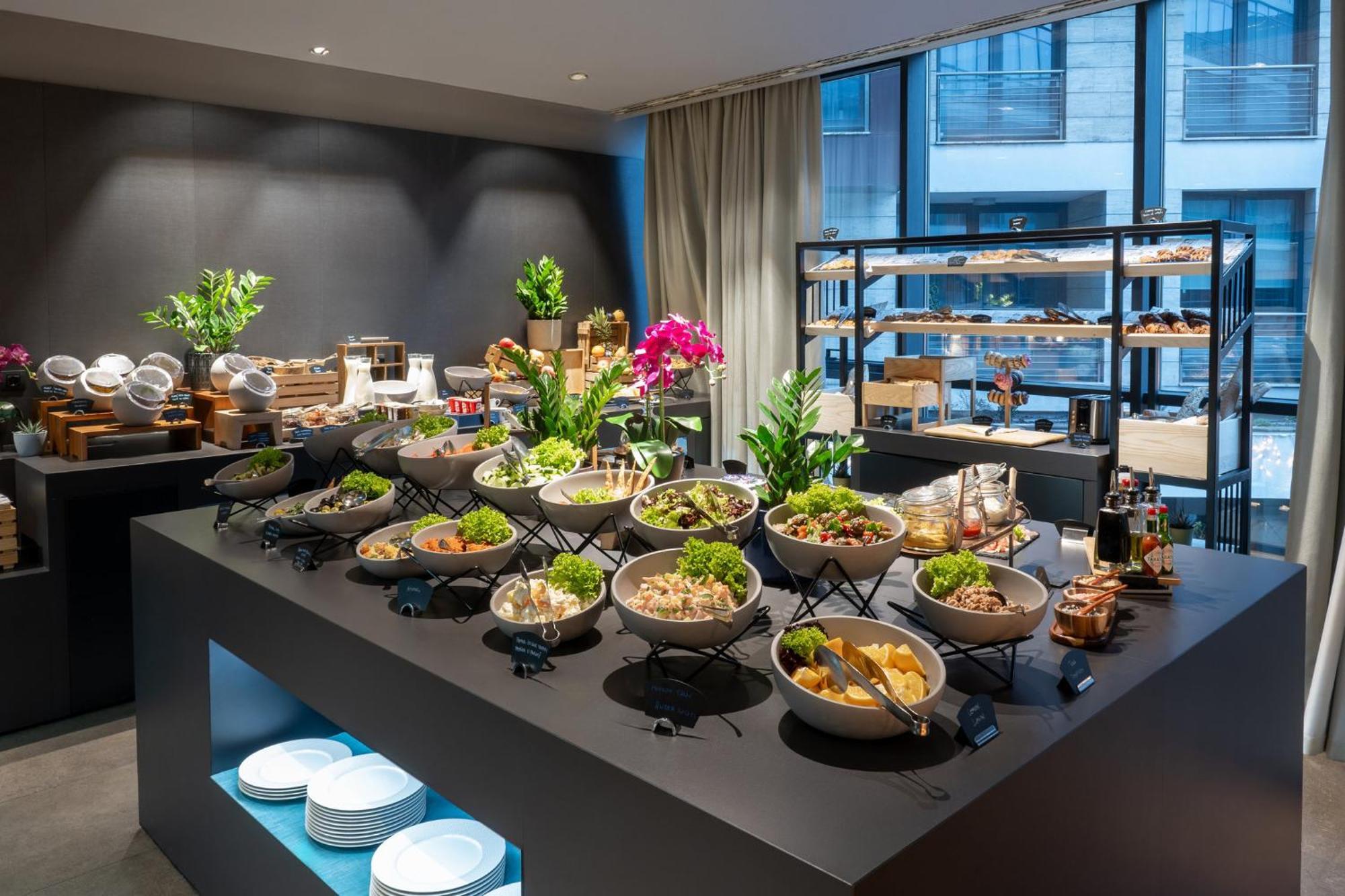 Crowne Plaza By Ihg Отель