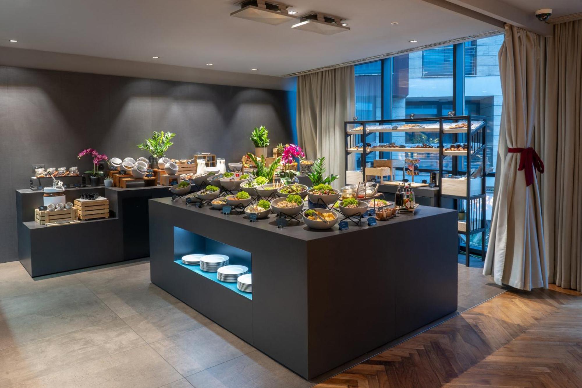 Crowne Plaza By Ihg 4*