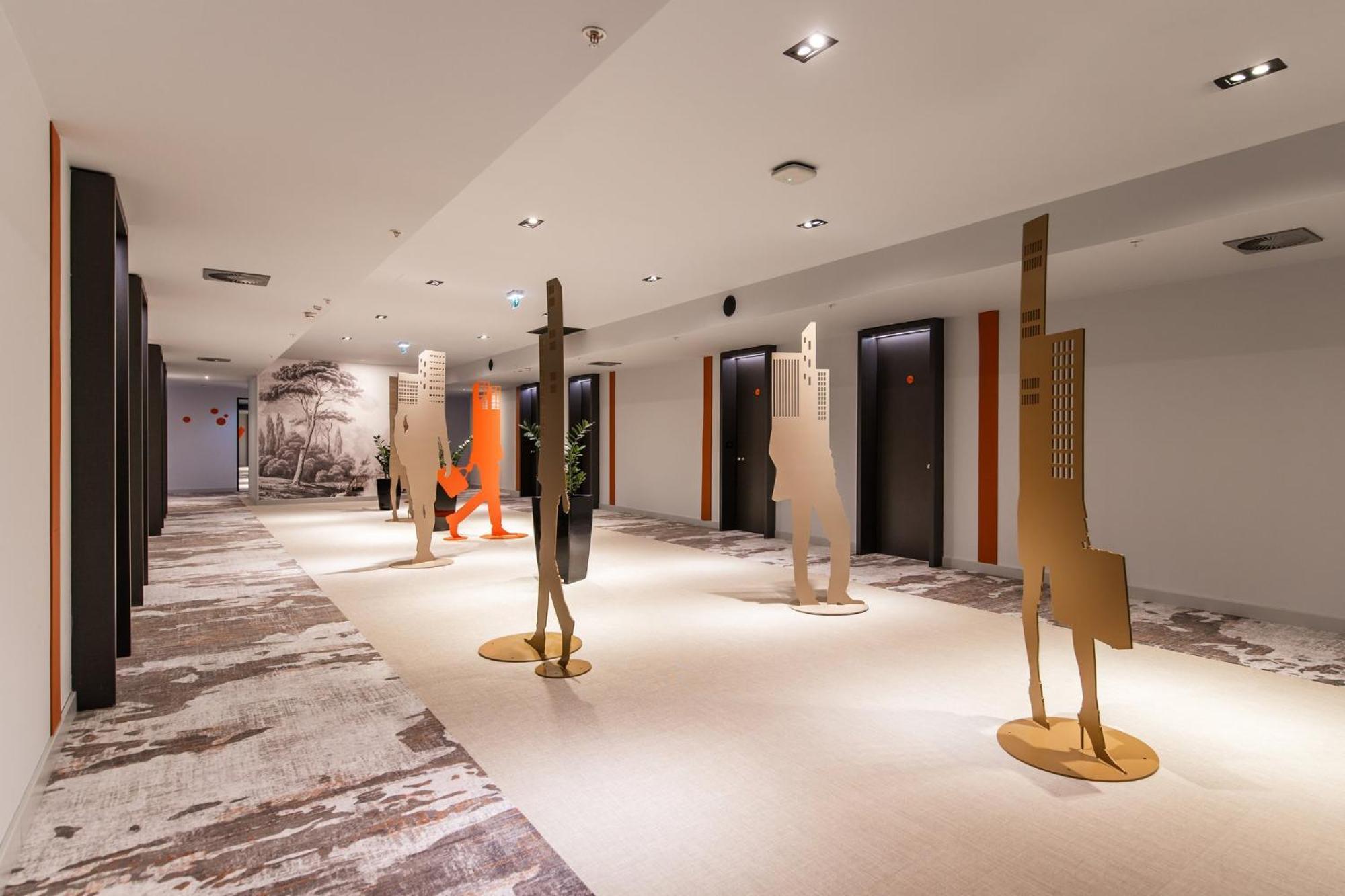 Crowne Plaza By Ihg Отель 4*
