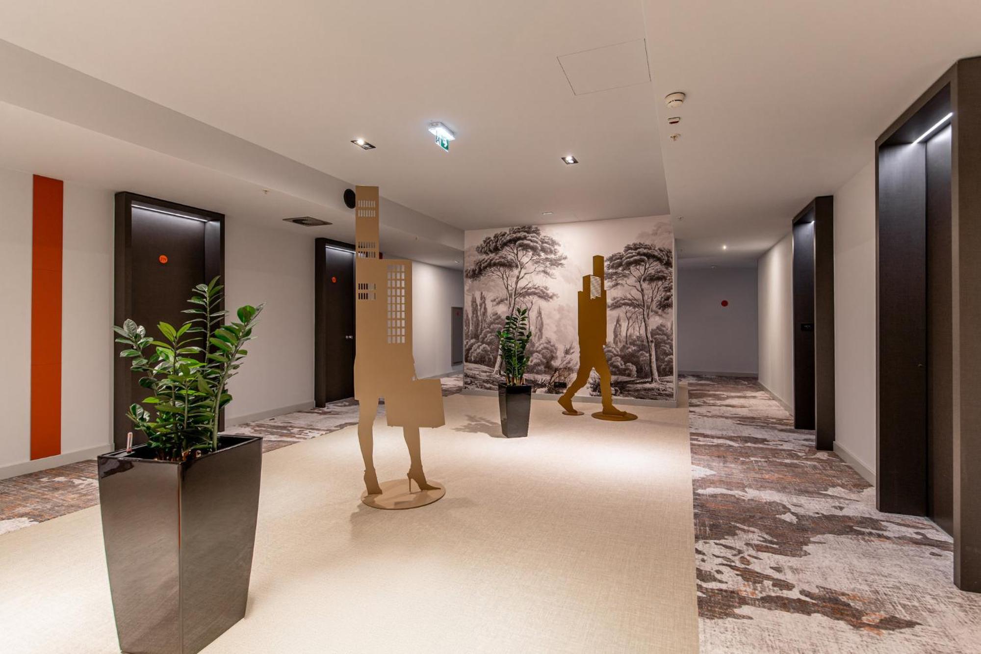 Отель Crowne Plaza By Ihg 4*