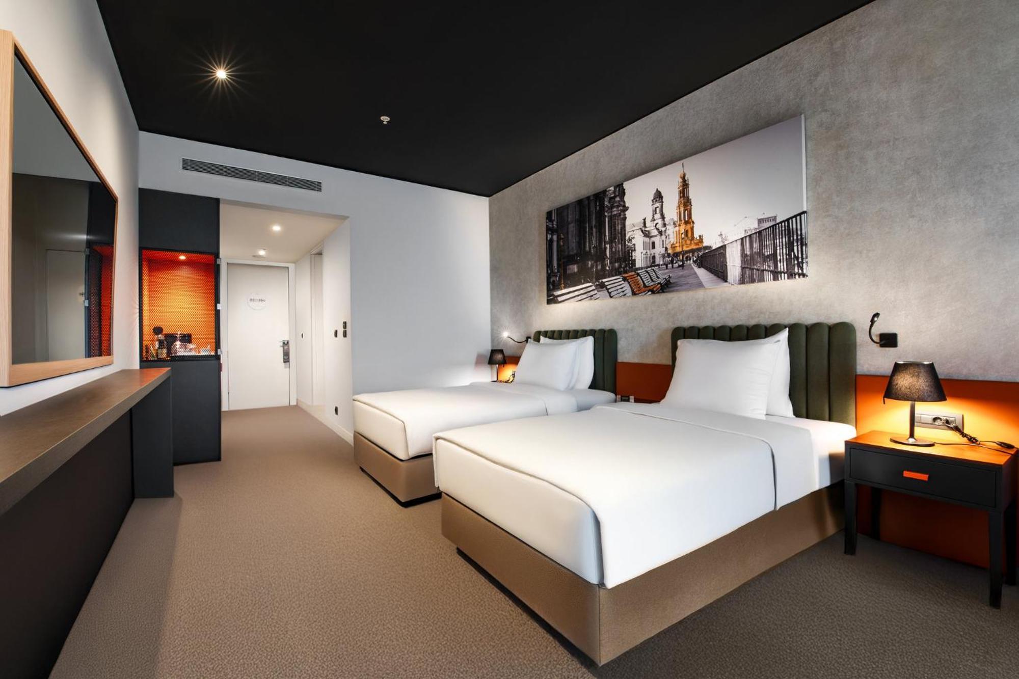 Crowne Plaza By Ihg Отель 4*