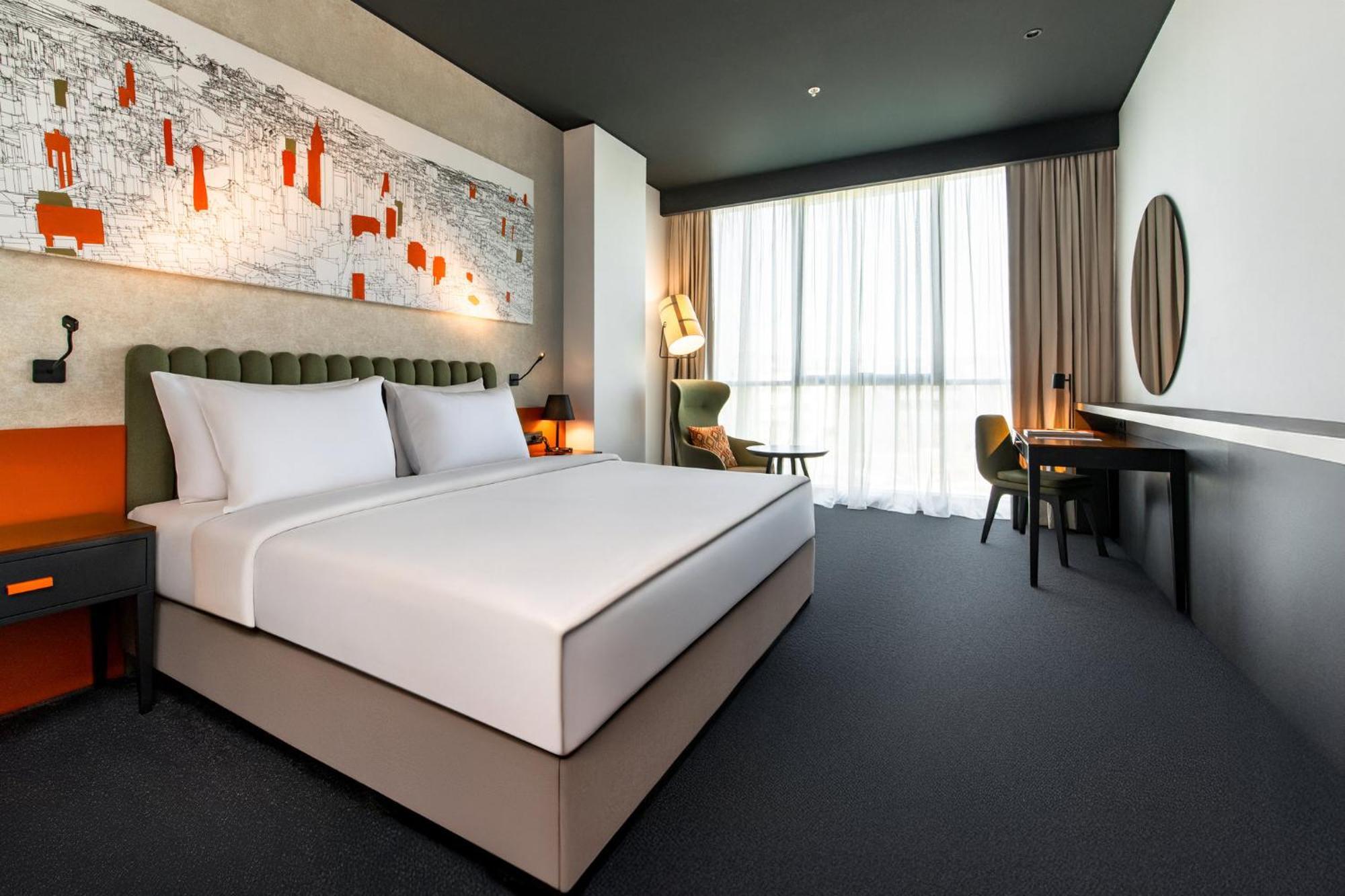 Crowne Plaza By Ihg Отель