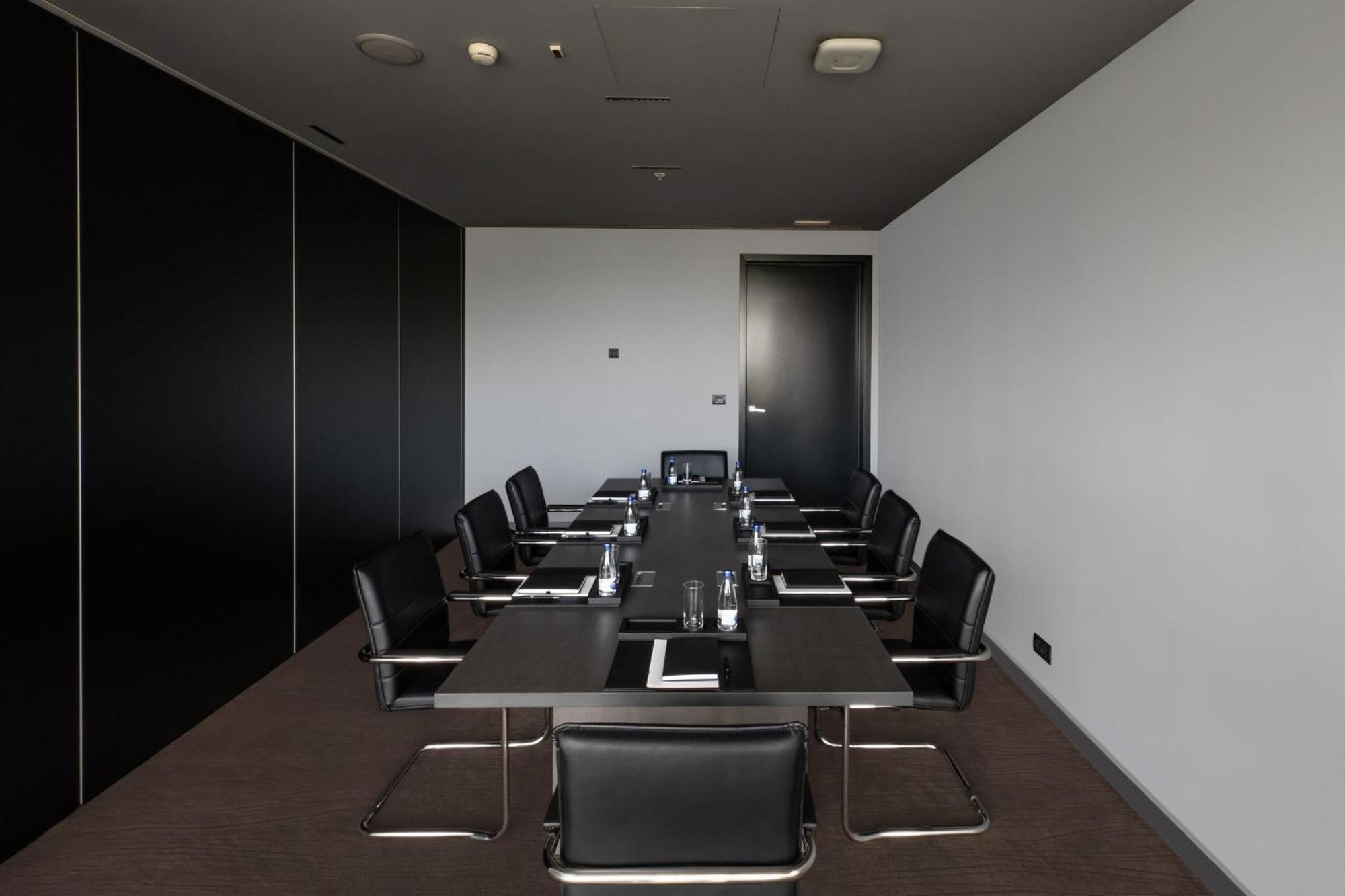 Crowne Plaza By Ihg Отель 4*